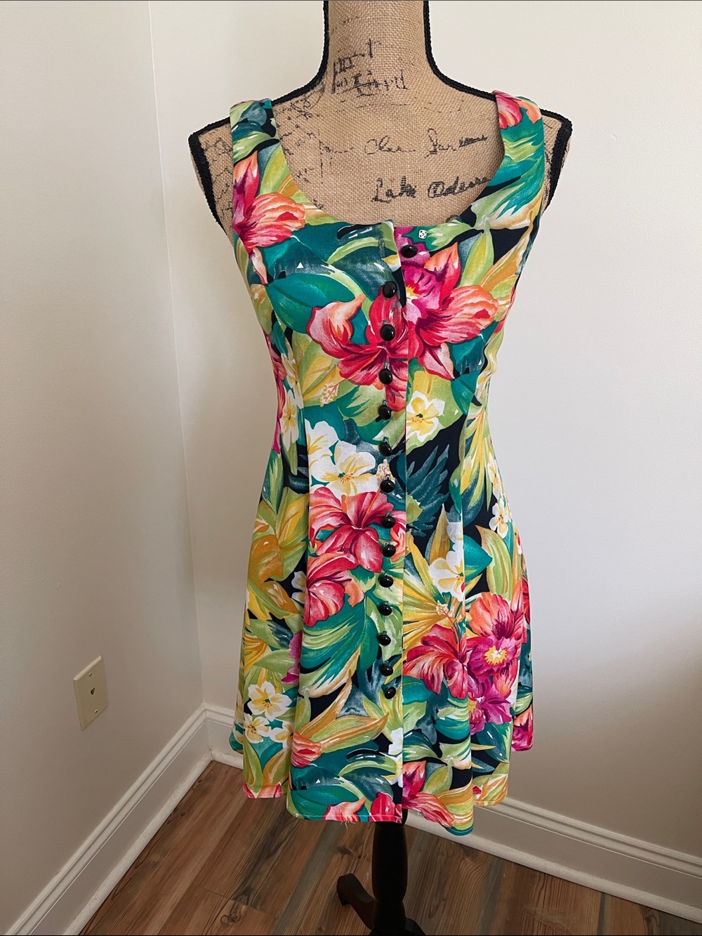 Petite Sophisticate Tropical Floral Sleeveless Mini Dress - size 4P